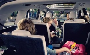 BMW Serie 2 Gran Tourer ci stupisce con 7 posticomoda famiglia